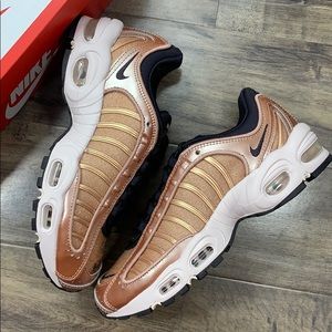 NIKE W AIR MAX TAILWIND IV
